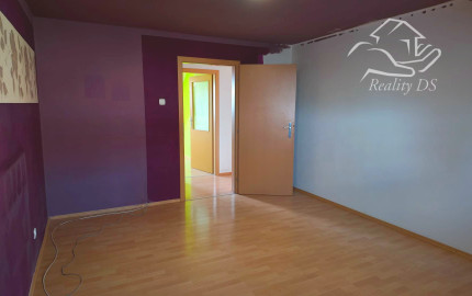 RealityDS - PREDAJ priestranného mezonetového 4 izbového bytu, Čataj