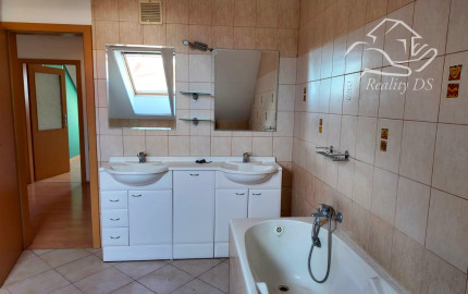 RealityDS - PREDAJ priestranného mezonetového 4 izbového bytu, Čataj