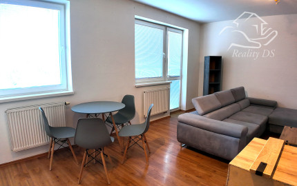 RealityDS - PRENÁJOM 3 izbového bytu s balkónom, Rohovce
