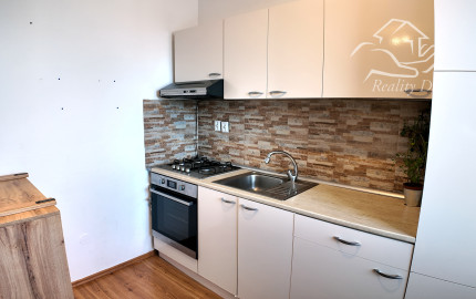 RealityDS - PRENÁJOM 3 izbového bytu s balkónom, Rohovce