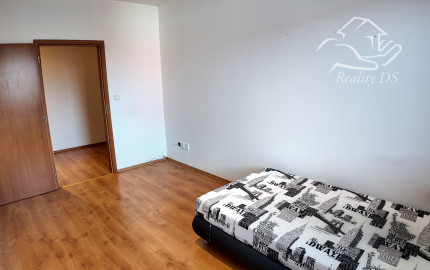 RealityDS - PRENÁJOM 3 izbového bytu s balkónom, Rohovce