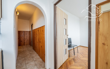 RealityDS – predaj priestranného 3 izb. bytu, 74 m2, Mestský Majer