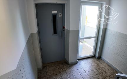 RealityDS – PREDAJ slnečného 2-izbového bytu s balkónom, Bratislava – Dúbravka