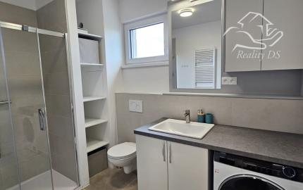 RealityDS - Prenájom nového, kompletne zariadeného 2-izb. bytu s loggiou, 50,15 m2 + 1 park.miesto, Pažitná ulica