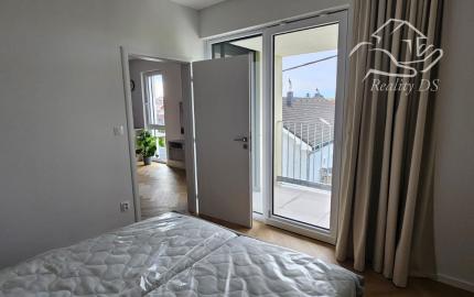 RealityDS - Prenájom nového, kompletne zariadeného 2-izb. bytu s loggiou, 50,15 m2 + 1 park.miesto, Pažitná ulica