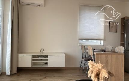 RealityDS - Prenájom 2-izb., kompletne zariadeného bytu v novostavbe,  42m2, internet +  balkón 8m2 + dve parkovacie miesta