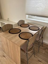 RealityDS - Prenájom 2-izb., kompletne zariadeného bytu v novostavbe,  42m2, internet +  balkón 8m2 + dve parkovacie miesta