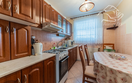 RealityDS  - Predaj kompletne zariadeného 3 izb. bytu so zasklenou loggiou,  70 m2, Hlavná ulica