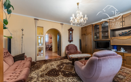 RealityDS  - Predaj kompletne zariadeného 3 izb. bytu so zasklenou loggiou,  70 m2, Hlavná ulica