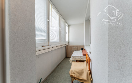 RealityDS  - Predaj kompletne zariadeného 3 izb. bytu so zasklenou loggiou,  70 m2, Hlavná ulica