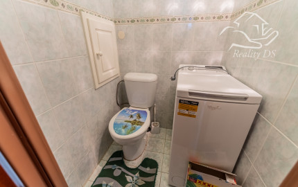 RealityDS  - Predaj kompletne zariadeného 3 izb. bytu so zasklenou loggiou,  70 m2, Hlavná ulica