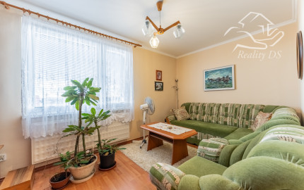 RealityDS  - Predaj kompletne zariadeného 3 izb. bytu so zasklenou loggiou,  70 m2, Hlavná ulica