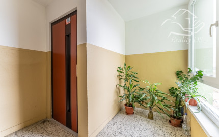 RealityDS  - Predaj kompletne zariadeného 3 izb. bytu so zasklenou loggiou,  70 m2, Hlavná ulica