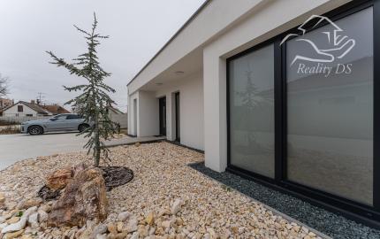 RealityDS - Predaj modernej,  nízkoenergetickej novostavby v súkromnej ulici, Veľké Blahovo