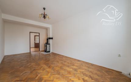 RealityDS - PREDAJ 2 izbového bytu s KRBOM - Školská, Šamorín
