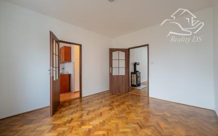 RealityDS - PREDAJ 2 izbového bytu s KRBOM - Školská, Šamorín
