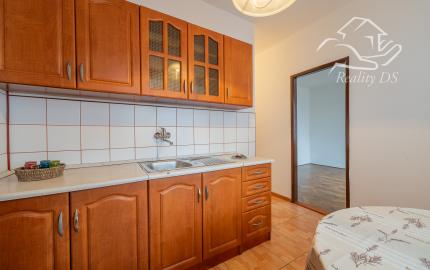 RealityDS - PREDAJ 2 izbového bytu s KRBOM - Školská, Šamorín