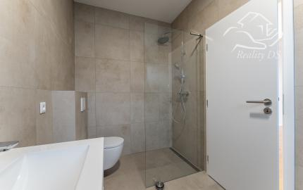 RealityDS - Predaj modernej,  nízkoenergetickej novostavby v súkromnej ulici, Veľké Blahovo