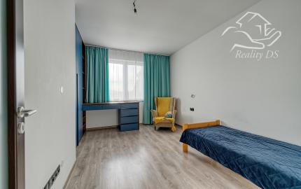 RealityDS – PREDAJ nadštandardnej 4-izbovej novostavby s bazénom a letnou kuchyňou, Orechová Potôň