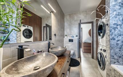 RealityDS – PREDAJ nadštandardnej 4-izbovej novostavby s bazénom a letnou kuchyňou, Orechová Potôň