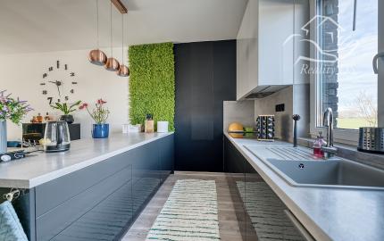 RealityDS – PREDAJ nadštandardnej 4-izbovej novostavby s bazénom a letnou kuchyňou, Orechová Potôň