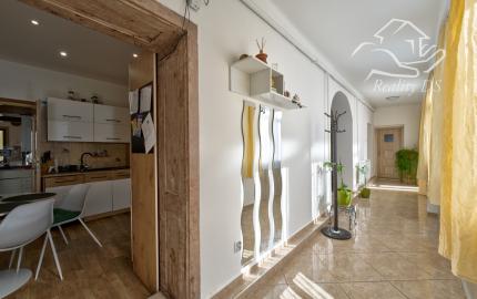 RealityDS – PREDAJ: Nadštandardný  4 izbový rodinný dom s wellnessom, bazénom a kompletným zariadením – Dolný Štál