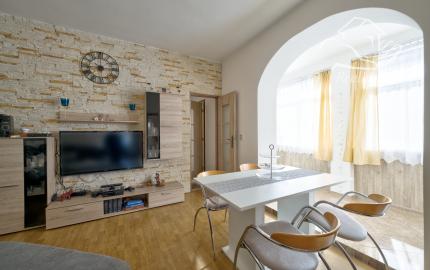 RealityDS – PREDAJ: Nadštandardný  4 izbový rodinný dom s wellnessom, bazénom a kompletným zariadením – Dolný Štál