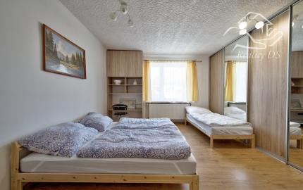 RealityDS – PREDAJ: Nadštandardný  4 izbový rodinný dom s wellnessom, bazénom a kompletným zariadením – Dolný Štál