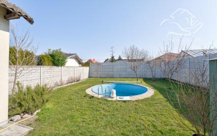 RealityDS – PREDAJ: Nadštandardný  4 izbový rodinný dom s wellnessom, bazénom a kompletným zariadením – Dolný Štál