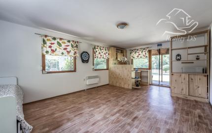 RealityDS - PREDAJ - pozemok s rekreačnou chatou priamo pri vode v Potônskych Lúkach!