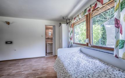 RealityDS - PREDAJ - pozemok s rekreačnou chatou priamo pri vode v Potônskych Lúkach!