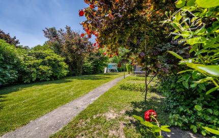 RealityDS - PREDAJ - pozemok s rekreačnou chatou priamo pri vode v Potônskych Lúkach!