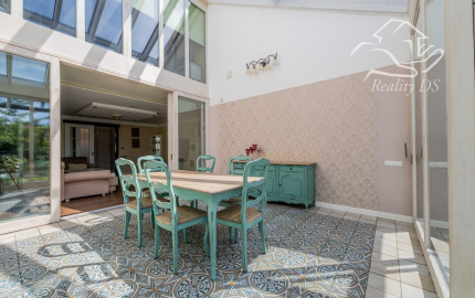 RealityDS - Nadštandardná nízkoenergetická vila v Šamoríne na PREDAJ: Moderná architektúra a špičkové technológie