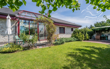 RealityDS - Nadštandardná nízkoenergetická vila v Šamoríne na PREDAJ: Moderná architektúra a špičkové technológie