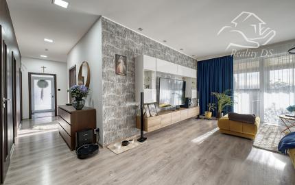 RealityDS – PREDAJ nadštandardnej 4-izbovej novostavby s bazénom a letnou kuchyňou, Orechová Potôň