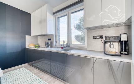 RealityDS – PREDAJ nadštandardnej 4-izbovej novostavby s bazénom a letnou kuchyňou, Orechová Potôň