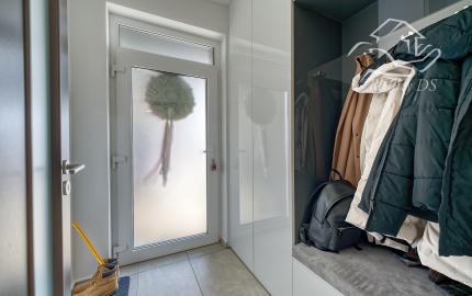 RealityDS – PREDAJ nadštandardnej 4-izbovej novostavby s bazénom a letnou kuchyňou, Orechová Potôň