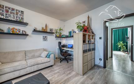 RealityDS – PREDAJ nadštandardnej 4-izbovej novostavby s bazénom a letnou kuchyňou, Orechová Potôň