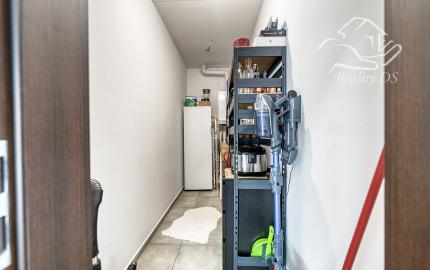 RealityDS – PREDAJ nadštandardnej 4-izbovej novostavby s bazénom a letnou kuchyňou, Orechová Potôň