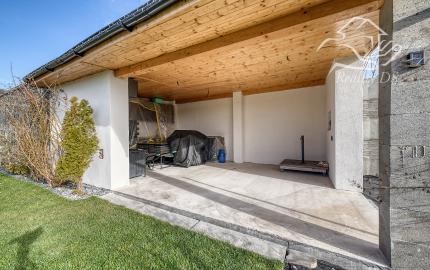 RealityDS – PREDAJ nadštandardnej 4-izbovej novostavby s bazénom a letnou kuchyňou, Orechová Potôň