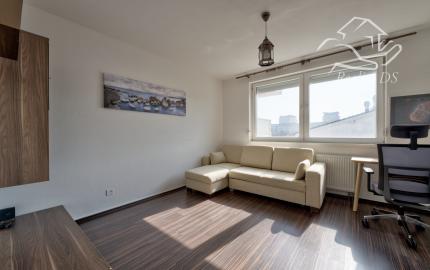 RealityDS – PRENÁJOM zariadeného 2 izb. bytu + krytého garáž. státia, ul. Agátová, Dúbravka