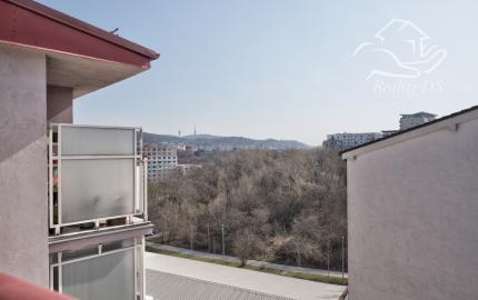 RealityDS – PRENÁJOM zariadeného 2 izb. bytu + krytého garáž. státia, ul. Agátová, Dúbravka