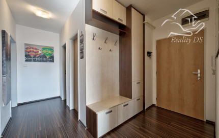RealityDS – PRENÁJOM zariadeného 2 izb. bytu s loggiou, 57,40 m2, ul. Agátová, Dúbravka