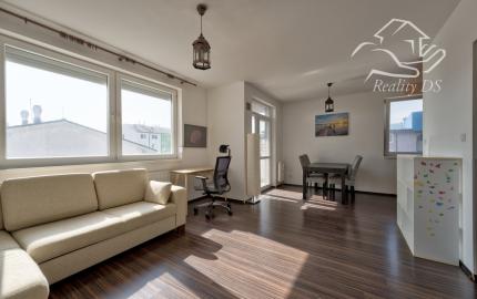 RealityDS – PRENÁJOM zariadeného 2 izb. bytu s loggiou, 57,40 m2, ul. Agátová, Dúbravka