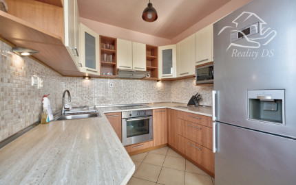 RealityDS – PRENÁJOM zariadeného 2 izb. bytu s loggiou, 57,40 m2, ul. Agátová, Dúbravka