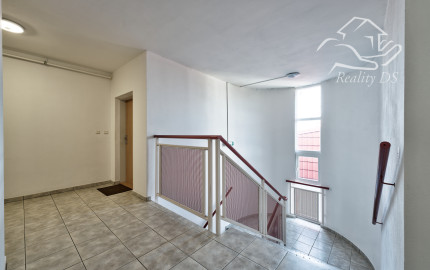 RealityDS – PRENÁJOM zariadeného 2 izb. bytu s loggiou, 57,40 m2, ul. Agátová, Dúbravka