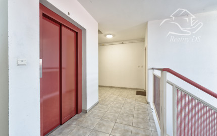 RealityDS – PRENÁJOM zariadeného 2 izb. bytu s loggiou, 57,40 m2, ul. Agátová, Dúbravka