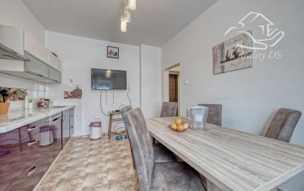 RealityDS - PREDAJ Veľkorysého 5-izbového rodinného domu po kompletnej rekonštrukcii: Váš nový domov vo Vydranoch