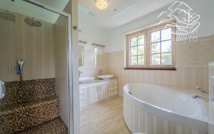 RealityDS - Nadštandardná nízkoenergetická vila v Šamoríne na PREDAJ: Moderná architektúra a špičkové technológie