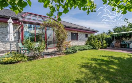 RealityDS - Nadštandardná nízkoenergetická vila v Šamoríne na PREDAJ: Moderná architektúra a špičkové technológie